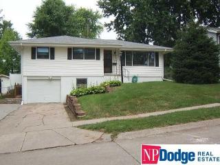 8216 Parker St, Omaha, NE 68114-1544