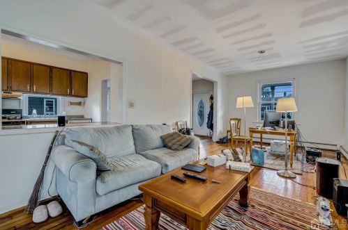 30 Freeman St, Woodbridge NJ  07095-3423 exterior