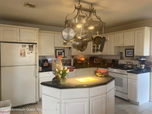 1024 Raymere Ave, Tinton Falls, NJ 07712-4114