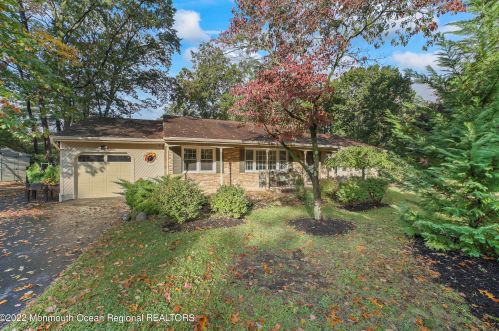 453 Grant Ave, Tinton Falls, NJ 07724-2170