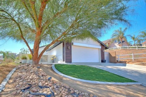 14151 Laurel Dr, Riverside, CA 92503-7450