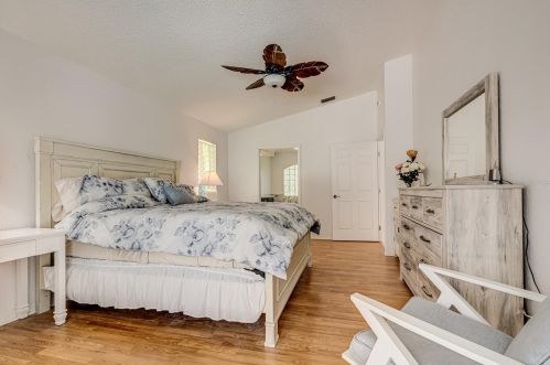 963 Ridgewood Ter, Tarpon Springs FL  34689-2622 exterior