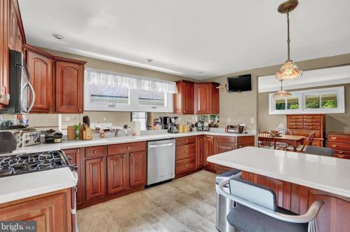 29 Holly Rd, Southampton PA 18966-3029 exterior