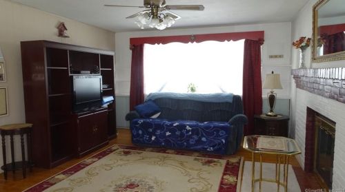 30 Duval St, Manchester CT 06042-2816 exterior