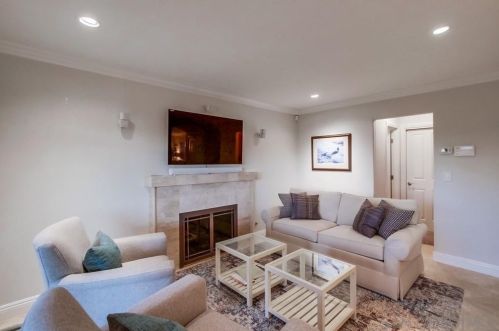 7060 Dennison St, San Diego CA 92122-2431 exterior