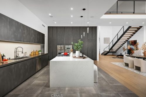 18852 Canyon Crest Dr, Orange CA 92861-2806 exterior