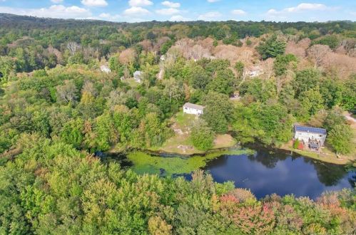 26 Blish Rd, East Hampton CT  06447-1110 exterior