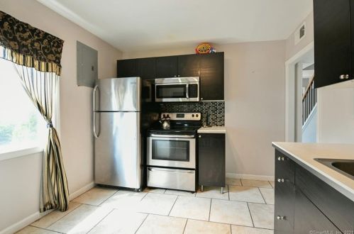 9 Stephen Ct, New Britain CT  06053-1633 exterior