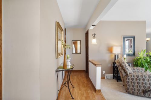 36632 Clover Ln, Oconomowoc, WI 53066-9425