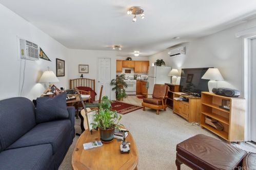 16027 Hartland St, Van Nuys CA 91406-4808 exterior