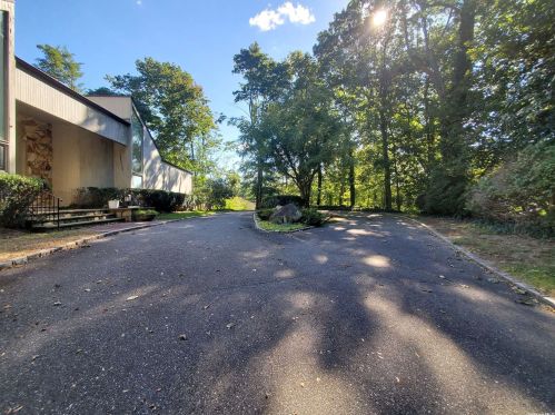 273 Wheatley Rd, Westbury, NY 11568-1025