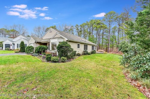 36 Deer Run Ln, Bricktown, NJ 08724-4390