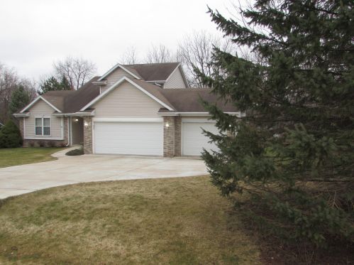 4753 Fairway Dr, Waterford, WI 53185-3371
