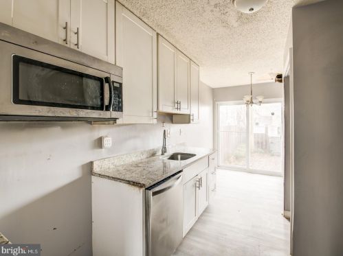 2238 Southgate Sq, Herndon VA  20191-1229 exterior