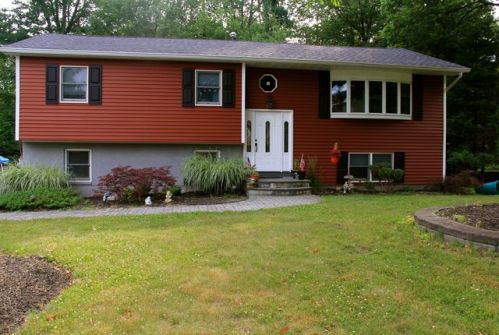 1 Lorna Ln, Airmont, NY