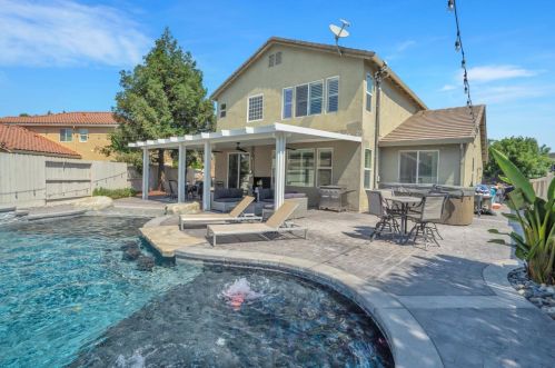 1305 Oak Leaf Cir, Valley Home CA 95361-2769 exterior