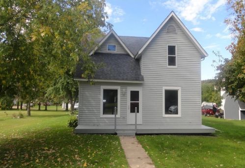317 Clark St, Elmwood, WI 54740-8912