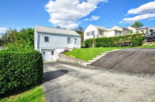 21 Virginia Dr, Mckeesport, PA 15133-1005