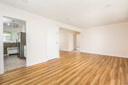 41 Montana St, Hicksville NY  11801-2429 exterior