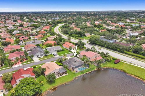 920 203rd Ave, Hollywood FL  33029-3439 exterior
