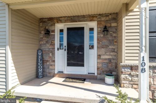 108 Harvest Glen Dr, Harleysville, PA 19438-1769