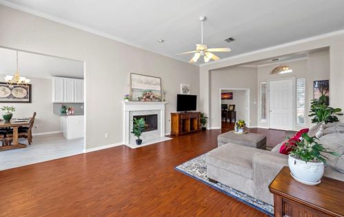 1912 Tree Line Rd, Lewisville TX  75028-8225 exterior