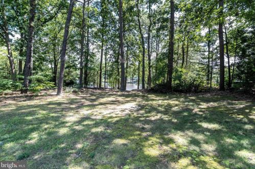 142 Split Rock Rd, Browns Mills NJ  08015-6542 exterior