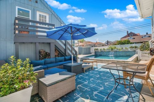 136-17 Bch Channel Dr, Far Rockaway NY  11694-2402 exterior