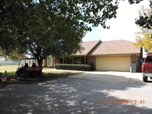 390 Chat Rd, Lawton, OK 73501-2020
