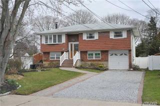 2179 Walsall St, Seaford, NY 11783-2522
