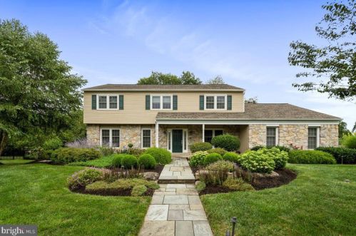 999 Randolph Dr, Yardley, PA 19067-4220