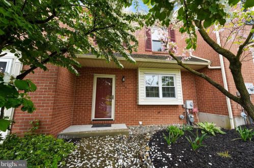 104 Village Green Dr, Gilbertsville PA  19525-9500 exterior