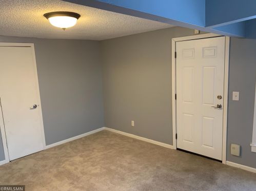 870 Cook Ave, Saint Paul MN 55106-3216 exterior