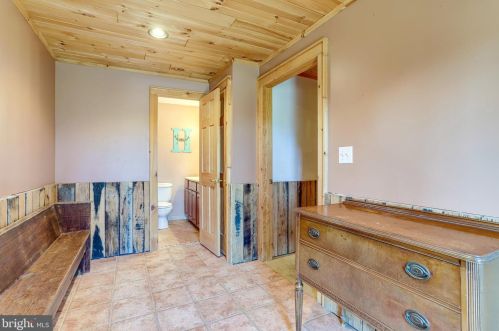 3714 Mountain Rd, Haymarket VA  20169-1739 exterior