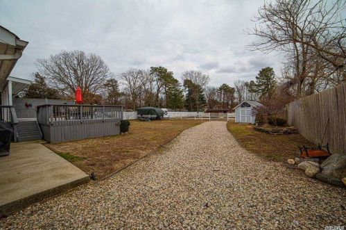 10 Cedarhurst St, Islip Terrace, NY 11752-1008