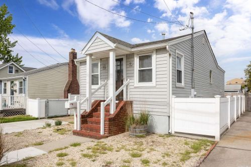 16 West Blvd, East Rockaway, NY 11518-2502