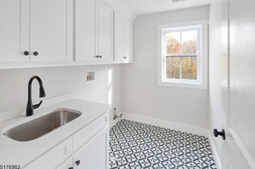 38 Old Smalleytown Rd, Warren NJ  07059-5446 exterior