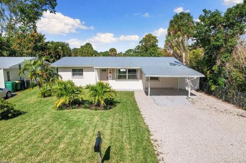 2239 Sunset Ln, Naples, FL 34104-4227
