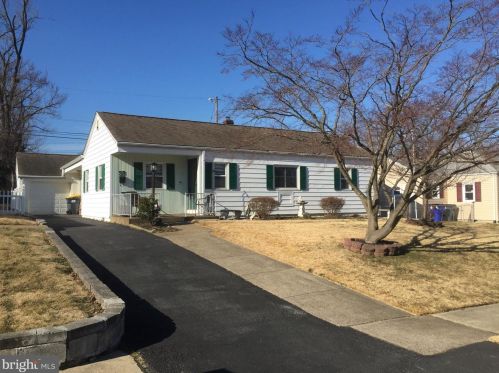 59 Robinson Dr, New Castle, DE 19720-1915