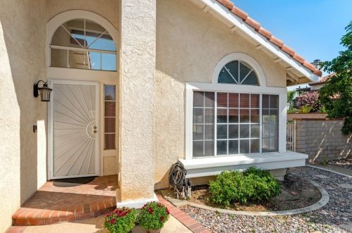 156 Acacia Glen Dr, Riverside, CA 92506-6202