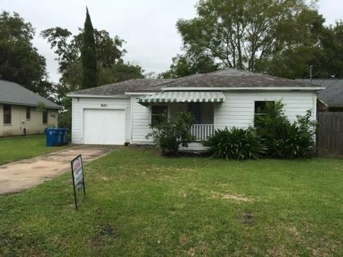 821 Grunwald Heights Blvd, Richmond, TX 77471-5735