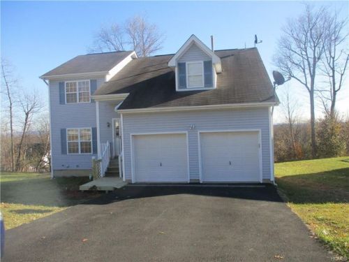 25 Dogwood Dr, Middletown, NY 10940-1801
