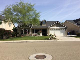 910 Julia Way, Hanford CA  93230-2353 exterior