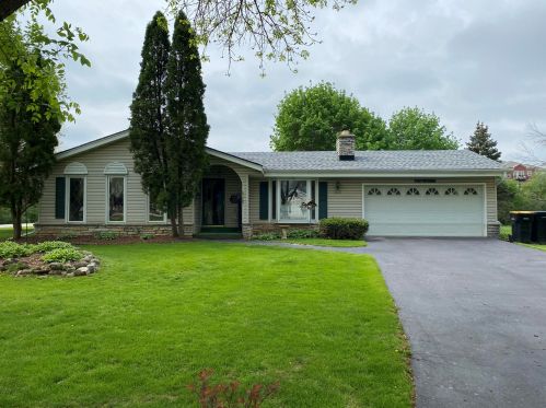 6025 Silver Brook Ln, Milwaukee, WI 53223-2242