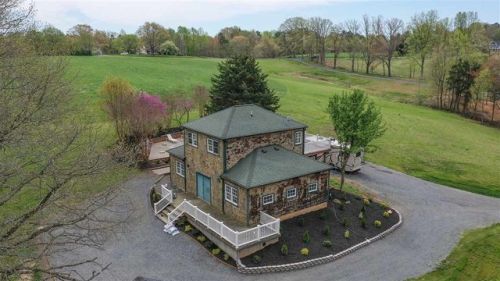 445 Longshot Ln, Uno, VA 22738