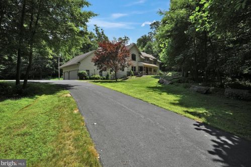 225 Vera Cruz Rd, Swartzville, PA 17569-9771