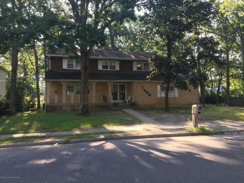 1493 Parkside Dr, Lakewood, NJ 08701-1563