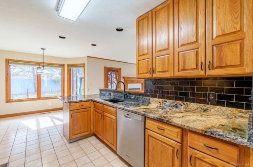 240 Fivepines Ct, Englewood OH  45315-9636 exterior