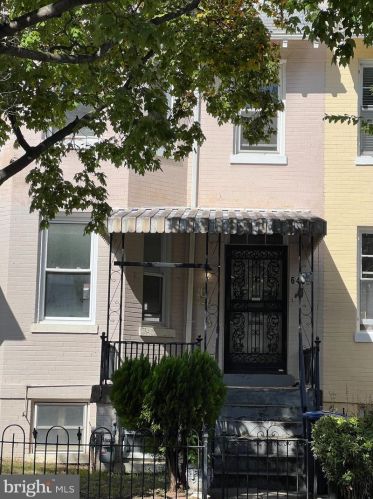 646 Lexington Pl, Washington, DC 20002-5220