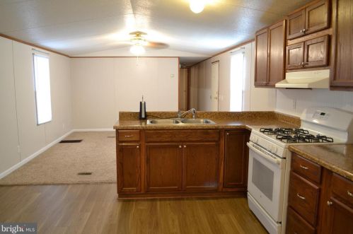 39 Ford Rd, Dover, DE 19901-7112